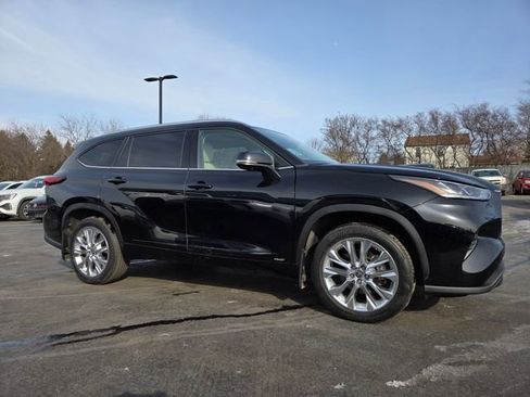 Used 2023 Toyota Highlander Limited image 3