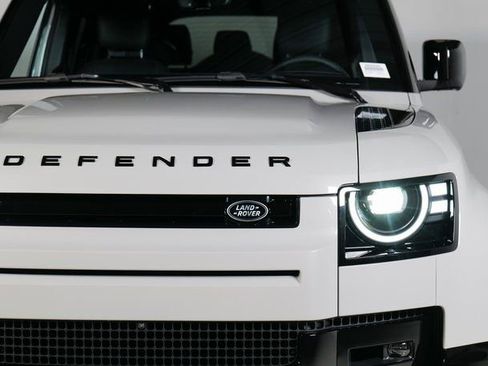 New 2026 Land Rover Defender 130 X-Dynamic SE image 27