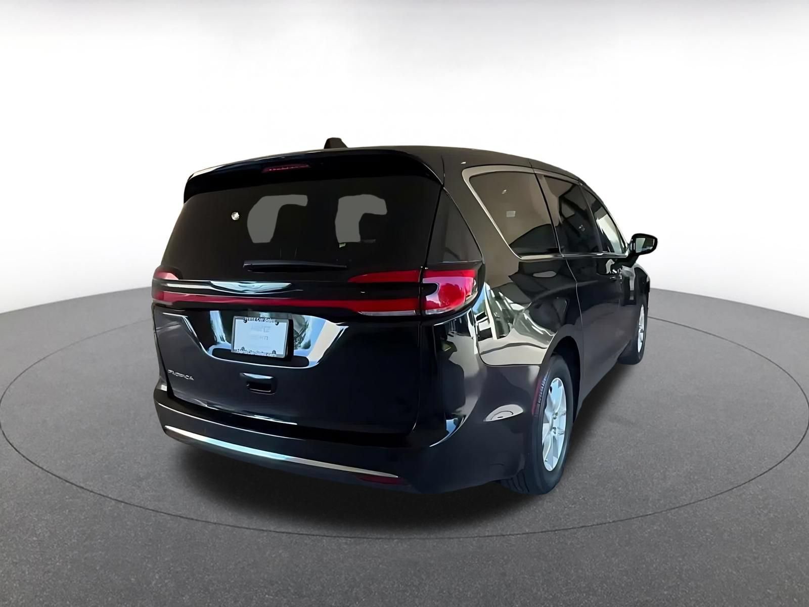 Used 2025 Chrysler Pacifica Select FWD image 13
