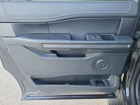 Used 2024 Ford Expedition Max XLT image 12