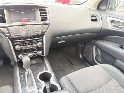 Used 2020 Nissan Pathfinder S AWD/4WD image 16