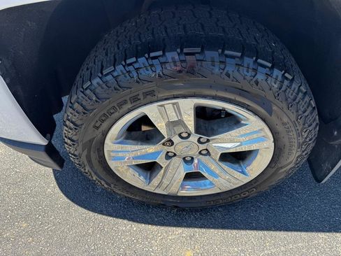 Used 2018 Chevrolet Silverado 1500 Custom w/ Custom Value Package AWD/4WD image 2