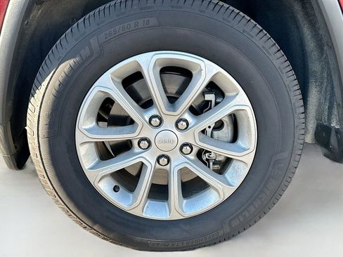 Used 2021 Jeep Grand Cherokee Laredo X AWD/4WD image 30