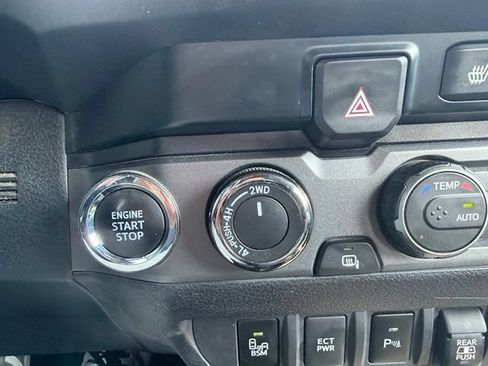 Used 2019 Toyota Tacoma TRD Sport AWD/4WD image 16