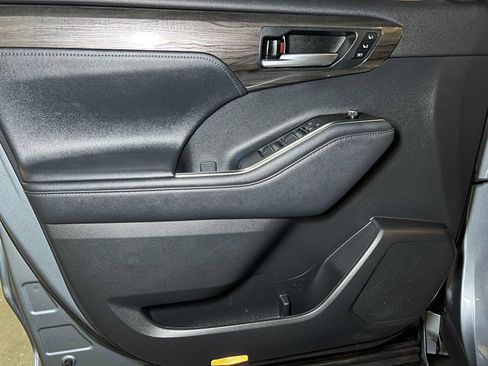 Used 2021 Toyota Highlander Platinum image 22