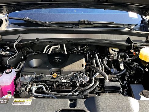 Used 2025 Toyota Grand Highlander XLE FWD image 9