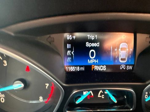 Used 2019 Ford Escape SEL FWD image 2