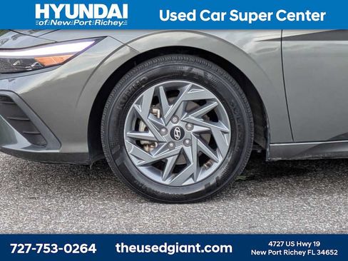 Certified 2024 Hyundai Elantra SEL FWD image 10