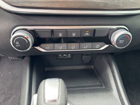 Used 2025 Nissan Altima 2.5 SV image 16