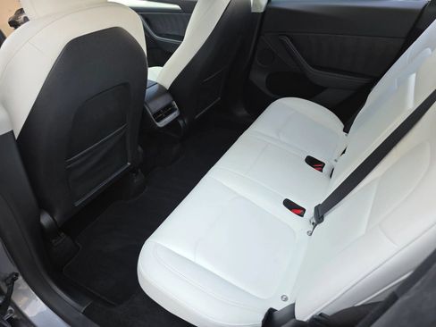 Used 2024 Tesla Model Y Long Range RWD image 32