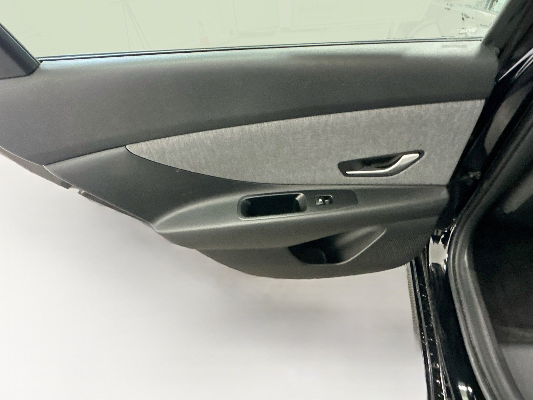 Used 2025 Hyundai Elantra Limited FWD image 26