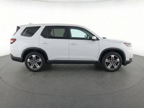 Used 2025 Honda Pilot EX-L image 8
