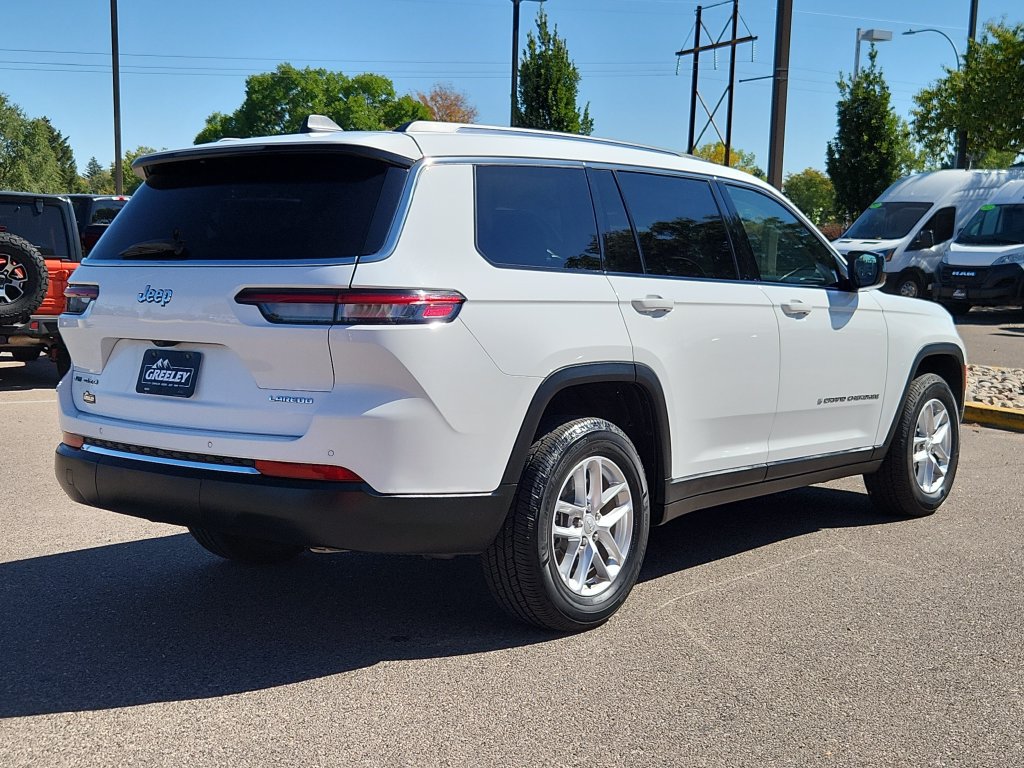 Used 2022 Jeep Grand Cherokee L Laredo w/ Luxury Tech Group I AWD/4WD image 3