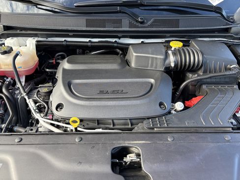 Certified 2025 Chrysler Pacifica Limited FWD image 36