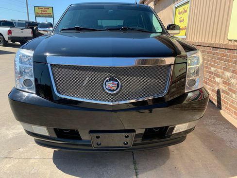 Used 2011 Cadillac Escalade Luxury RWD image 7