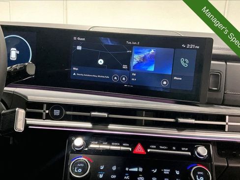 Used 2025 Hyundai Santa Fe Limited FWD image 7