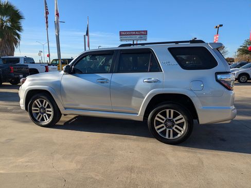 Used 2022 Toyota 4Runner TRD Sport AWD/4WD image 2