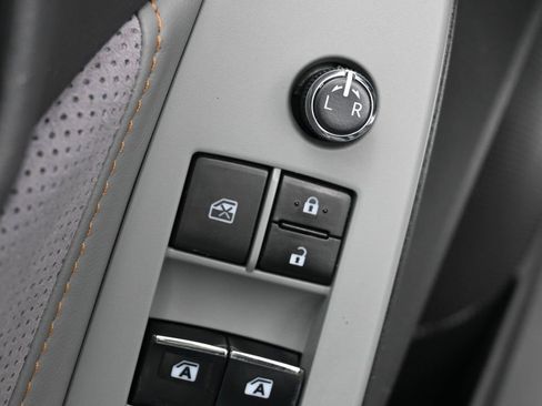 Used 2019 Toyota Avalon XSE image 12