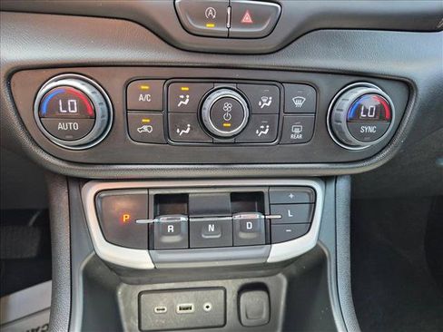 Used 2022 GMC Terrain SLE w/ Driver Convenience Package AWD/4WD image 15