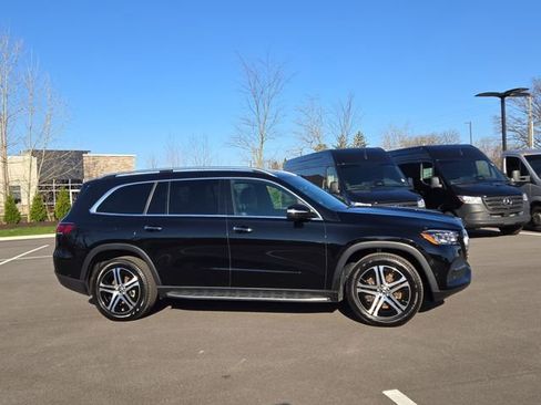 Used 2022 Mercedes-Benz GLS 450 4MATIC image 2