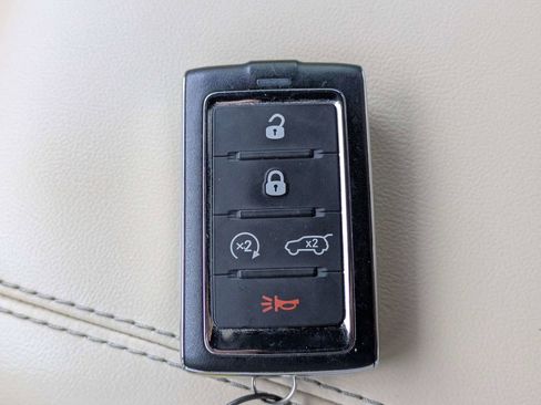 Used 2023 Jeep Grand Cherokee L Limited w/ Luxury Tech Group II RWD image 33