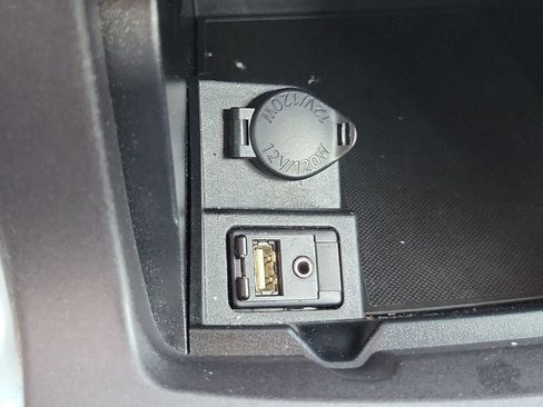 Used 2016 Toyota Camry LE image 30