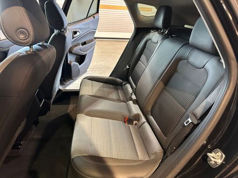 Used 2025 Chevrolet Trax LT w/ LT Convenience Package image 38