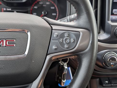 Used 2015 GMC Canyon SLE w/ All-Terrain Package AWD/4WD image 28