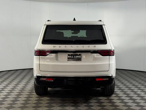 Used 2025 Jeep Wagoneer 4WD image 9