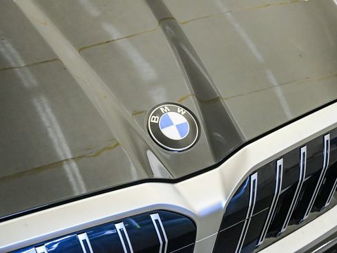 Used 2024 BMW 540i xDrive w/ M Sport Package AWD/4WD image 8