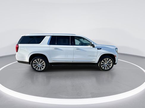 Used 2023 GMC Yukon XL Denali w/ Max Trailering Package AWD/4WD image 9