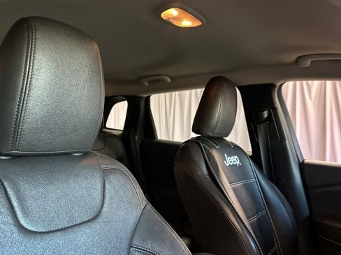 Used 2014 Jeep Cherokee Sport image 18