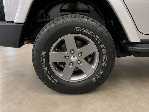 Used 2015 Jeep Wrangler Unlimited Sport AWD/4WD image 35