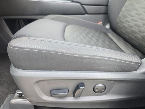 Used 2025 Nissan Pathfinder SV FWD image 30