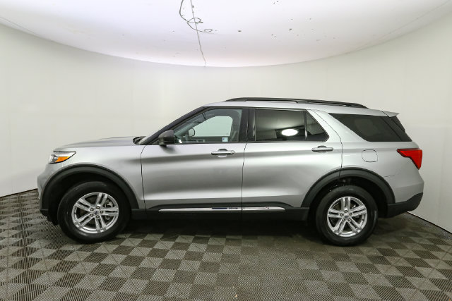 Used 2023 Ford Explorer XLT w/ Equipment Group 202A AWD/4WD image 6