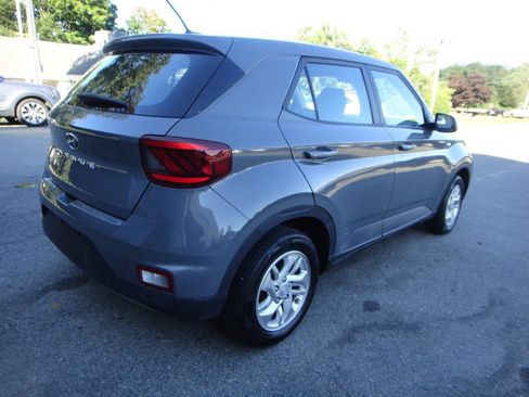 Used 2023 Hyundai Venue SE FWD image 4