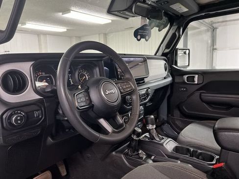 Used 2024 Jeep Gladiator Sport AWD/4WD image 10