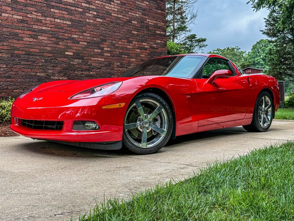 Used 2008 Chevrolet Corvette Coupe w/ Preferred Equipment Group RWD image 2