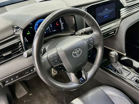 Used 2025 Toyota Camry SE FWD image 18