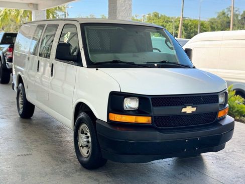 Used 2017 Chevrolet Express 2500 RWD image 3