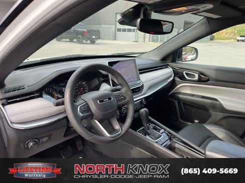 Used 2024 Jeep Compass Limited image 6