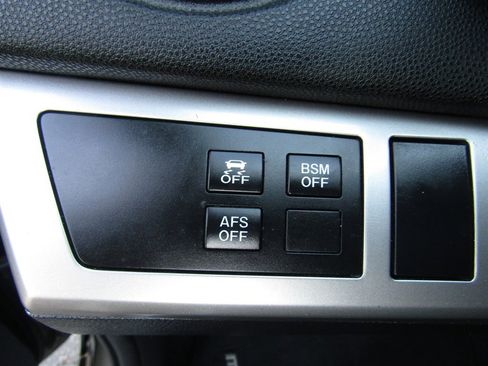 Used 2013 MAZDA MAZDA3 i Grand Touring w/ Tech Pkg image 28