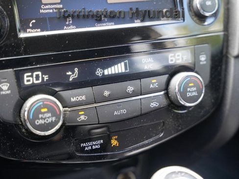 Used 2019 Nissan Rogue SV image 24