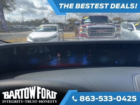 Used 2024 Lincoln Nautilus Premier w/ Jet Appearance Package image 9