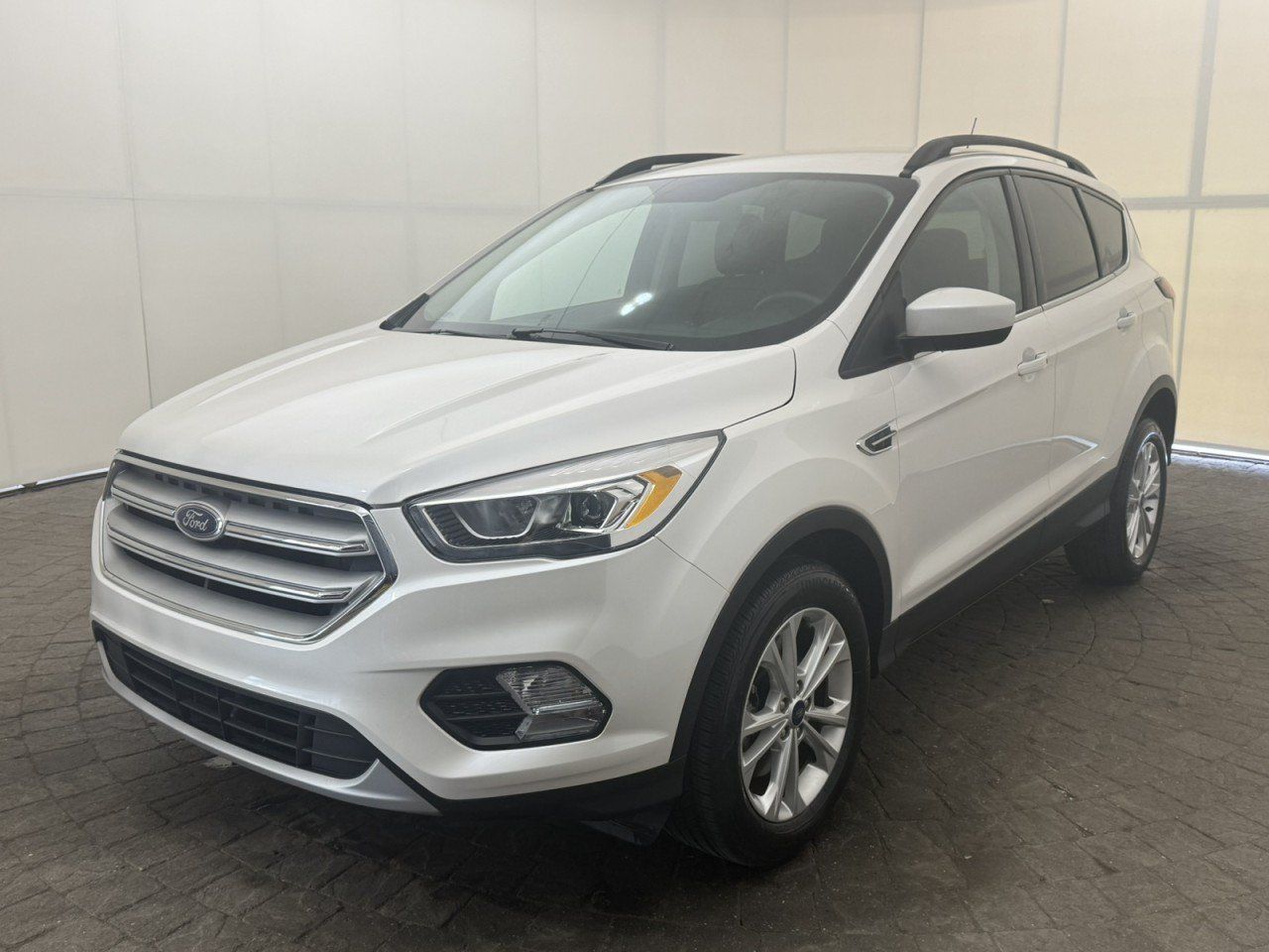 Used 2019 Ford Escape SEL AWD/4WD image 3