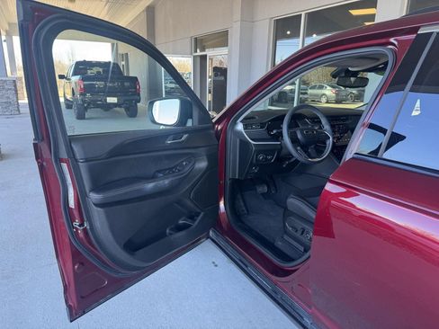 Used 2024 Jeep Grand Cherokee Altitude image 11