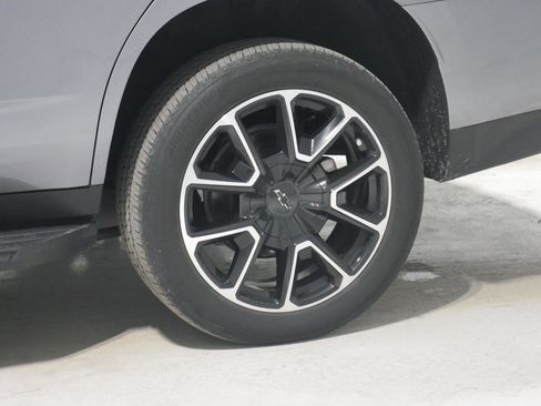 Used 2022 Chevrolet Tahoe RST w/ Luxury Package image 27