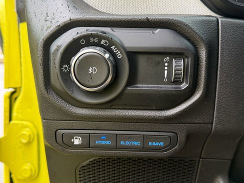 Used 2024 Jeep Wrangler Unlimited w/ Convenience Group AWD/4WD image 29