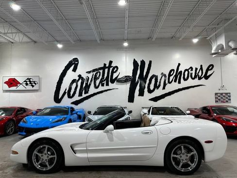 Used 2004 Chevrolet Corvette Convertible w/ Preferred Equipment Group RWD image 2
