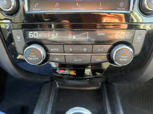 Used 2019 Nissan Rogue SV FWD image 19